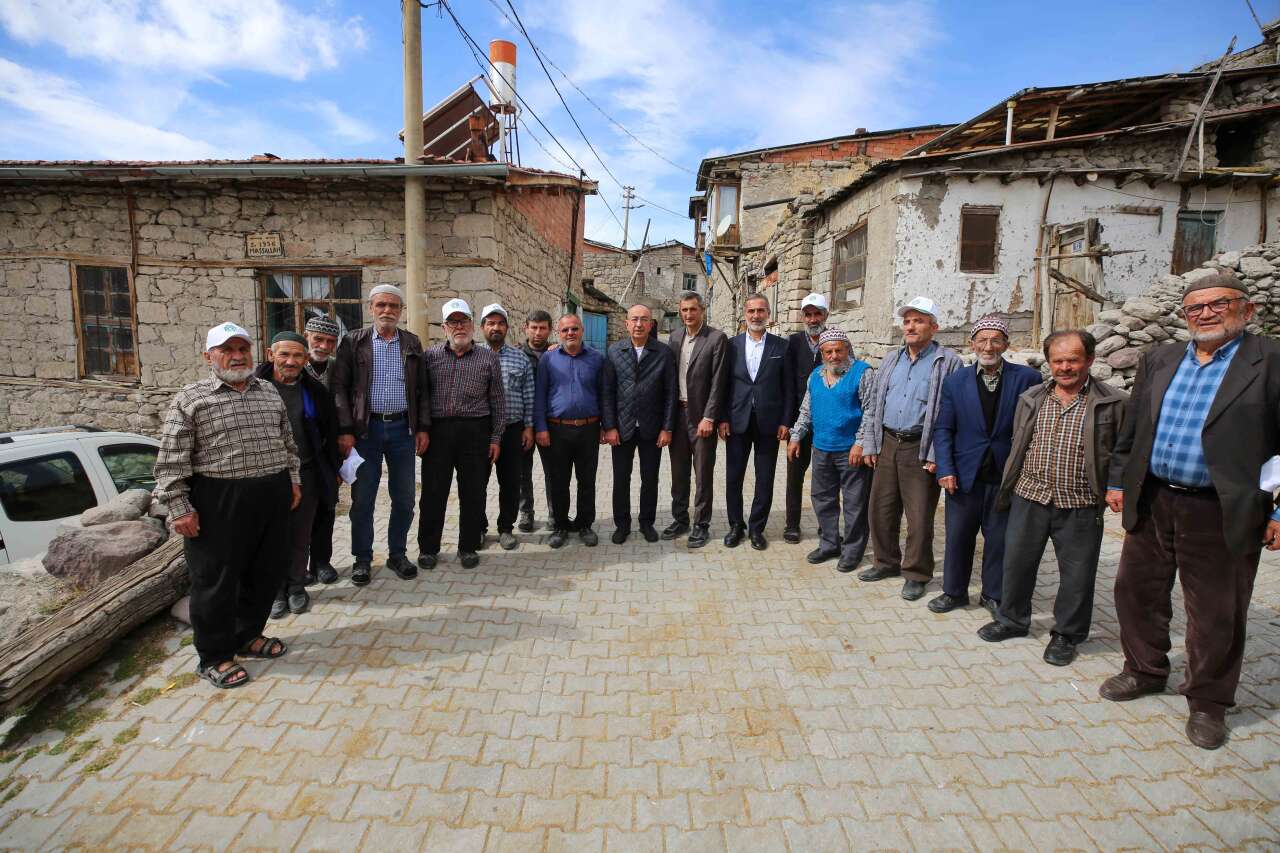 Başkan Kavuş’tan 7 mahalleye çıkarma! Konyalıların taleplerini yerinde dinledi 8